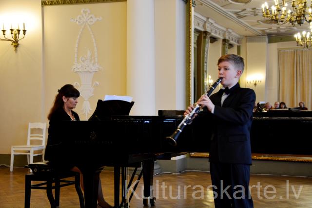 Jānis Vorslovs- 4. Klarnetes spēles klases audzēknis, aktīvs konkursu un koncertu dalībnieks. 